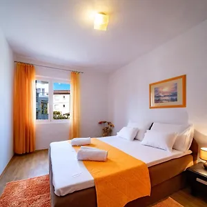 Apartment Lazaric